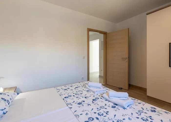 2 Bedroom Beautiful In *