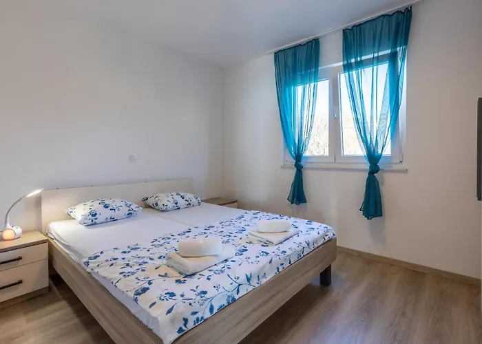 2 Bedroom Beautiful In * Povile