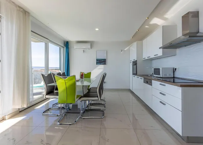 2 Bedroom Beautiful In Povile