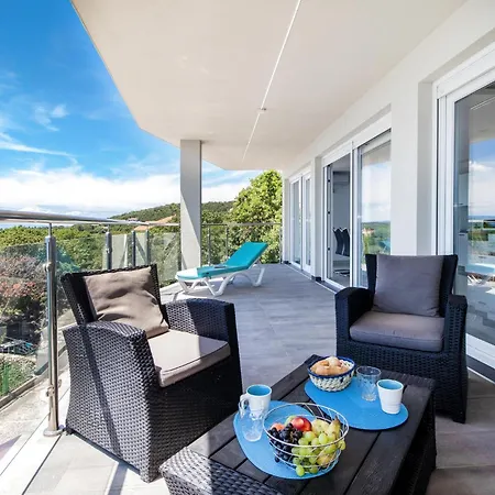 Apartment Stunning In With House Sea View