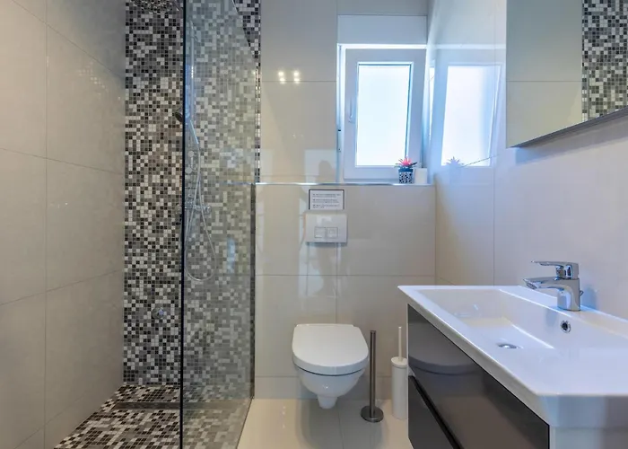 2 Bedroom Beautiful In *